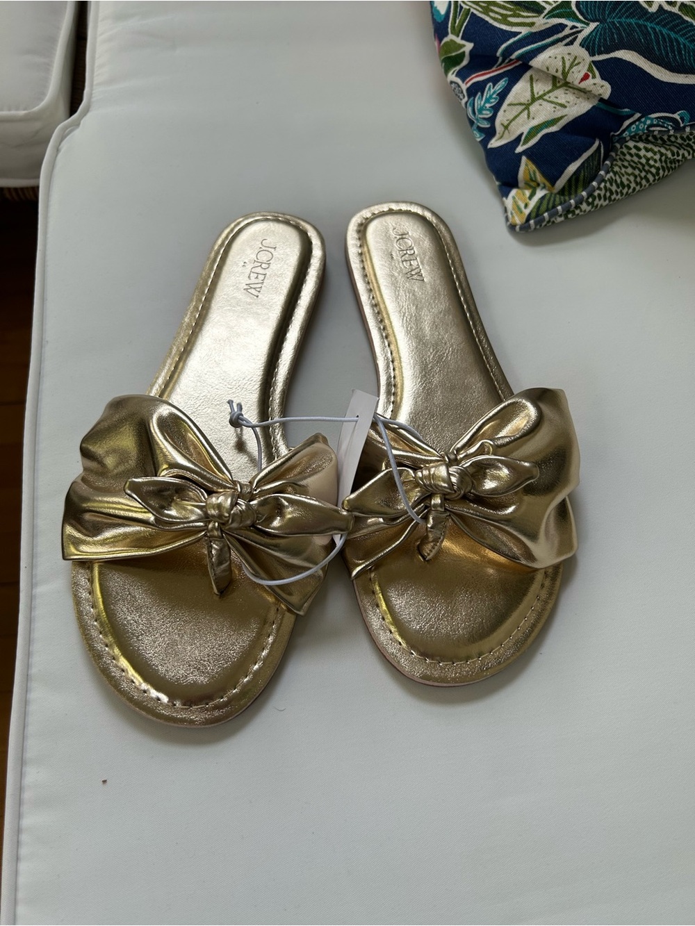 Gold bow flip flops J.Crew NWT - Picture 4 of 8